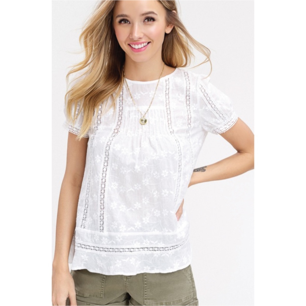 🌸 Host Pick! 🌸 NWT ♡ Embroidery Cotton Top!